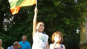 Децата и протестите: да се забавляваш на площада