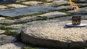 Семейства Обама и Клинтън ще положат венци на гроба на Кенеди