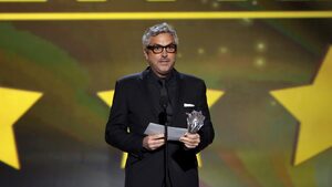 Алфонсо Куарон прави първия си телевизионен сериал заедно с Джей Джей Ейбрамс