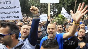 Стотици протестираха в Кипър срещу плановете за приватизация
