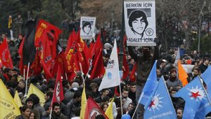 Нови протести избухнаха в Турция след смъртта на момче, ударено от граната сълзотворен газ