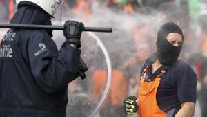 Сблъсъци между полицията и демонстранти избухнаха на протест в Брюксел