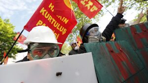 Истанбулската полиция използва сълзотворен газ, за да разпръсне неразрешена демонстрация