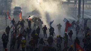 Годишнината от протеста на "Таксим" доведе до ареста на 120 демонстранти