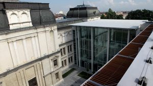 След климатичния срив в "Квадрат 500" ще бъдат реставрирани над 60 картини (обновена)