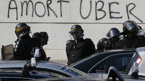 Фотогалерия: Протестът срещу Uber във Франция