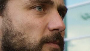 Камен Калев за ромските сватби, трафика на момичета и истинската история в новия му филм "С лице надолу"