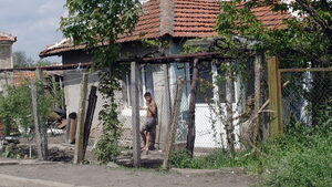 Животи за продан: Процъфтяващият черен пазар на български бебета за гърци