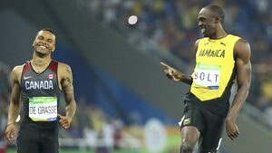 Юсейн Болт се позабавлява по пътя към финала на 200 м, Гатлин отпадна