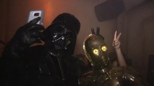 Видео: На дискотека със C-3PO, Вейдър и Хан Соло