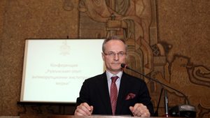 Лозан Панов към президента Радев: Като "арбитър" между властите проверете срещата в ЦУМ (пълен текст)