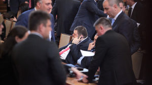 Задкулисието без маски: "Дръжте задкулисието"