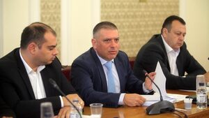 Изслушването на кандидатите за съдебния съвет от парламента се превърна в бутафория (хронология)