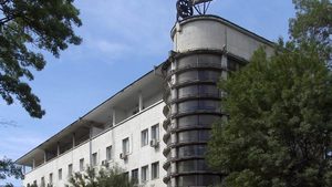 Скок-подскок по покривите и сградите на междувоенния модернизъм