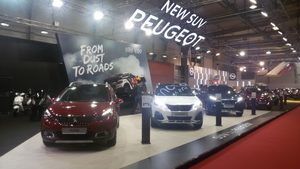 "Пежо" показва пълната си гама кросоувъри на автосалона
