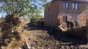 Частичното бедствено положение остава в Бургаско