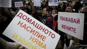 Социалното министерство иска да знае повече за обема и проблемите при домашното насилие