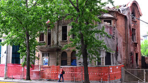 Министърът на културата обеща, че съборената "Двойна къща" ще бъде възстановена