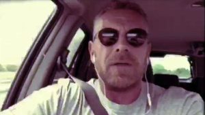 Кой е човекът с гръб към публиката, или на концерт с "Детски Дневник"