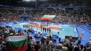 Видео: Как за 120 часа "Арена Армеец" премина от художествената гимнастика към волейбола