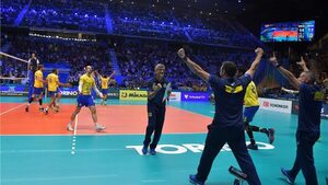 Селекционерът на Бразилия е наказан след грозна постъпка на световното по волейбол (видео)