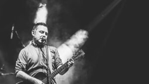 Вокалистът на "Остава" представя солов албум