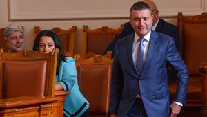 Бюджетът за 2019 г. според дебатите в парламента: Още стабилност или "Титаник" към предсрочни избори