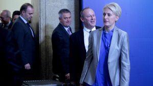 Борисов призовал посланиците да питат официално, преди да се изказват