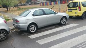 Паркиране на пешеходна пътека пред детска градина