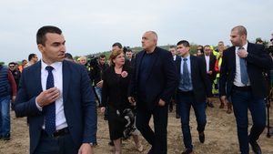 Фейсбукът на Борисов победи телевизията на БСП, но няма шанс срещу ютюбър като Рецо