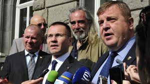 Централната избирателна комисия глоби Каракачанов с 2000 лв.