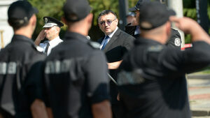 Нещата с феновете бяха изтървани, когато полицията беше изведена от стадиона, смята Маринов