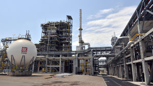 "Лукойл Нефтохим" ще бъде глобен заради неприятна миризма в Бургас