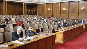 Дебатите по бюджета: БСП не убеди управляващите да похарчат повече от планираното