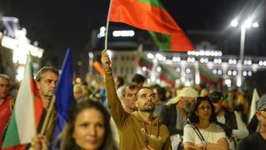 Ден 115: Протестиращите почетоха Хелоуин и управляващите с няколко тона тикви