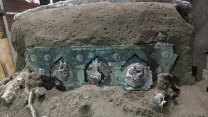 Фотогалерия: Уникално запазена церемониална колесница е открита в Помпей