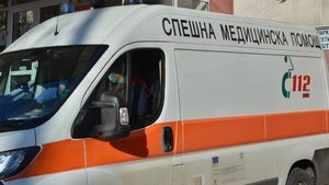Борисов да се качи на линейка, вместо да обикаля с джипа