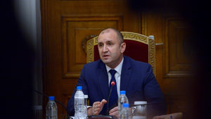 След изборите: президентът връчва мандат за кабинет утре, а Борисов внезапно се озова в болница