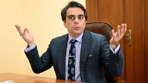 Финансовият министър изисква собствен ресурс и публичност за фирмите при "ин хаус" поръчки