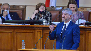 Депутатът от ГЕРБ Лъчезар Иванов е проверяван за пране на пари, спечелил 1.6 млн. долара от акции