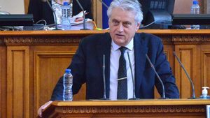 След дебата в парламента и кадрите от 10 юли 2020: колко високи са ботушите на властта