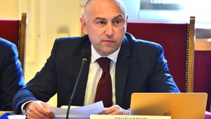 С нападки и критики депутатите от бюджетната комисия пуснаха актуализацията на бюджета