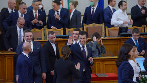 Хем ще управляват заедно, хем са във фактическа раздяла
