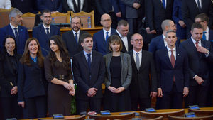"Слабите" партии са шанс за жизнена демокрация в България