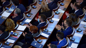 Нови депутати: кой влиза в парламента на местата на министрите