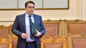 Асен Василев: Отстъпката, с която Русия продава петрол, се вижда в цените тук