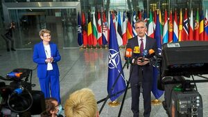НАТО: С България сме, нейно суверенно право е да изгони руски служители