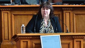 Министърът на финансите очаква дефицитът в бюджета да е по-малък