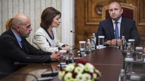 Време за парламент: Президентът започва бавни консултации за правителство