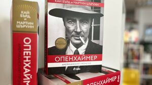 "Триумф и трагедия" - излезе биографията на "бащата на атомната бомба"